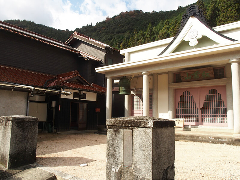 山間のお寺に併設された整体院